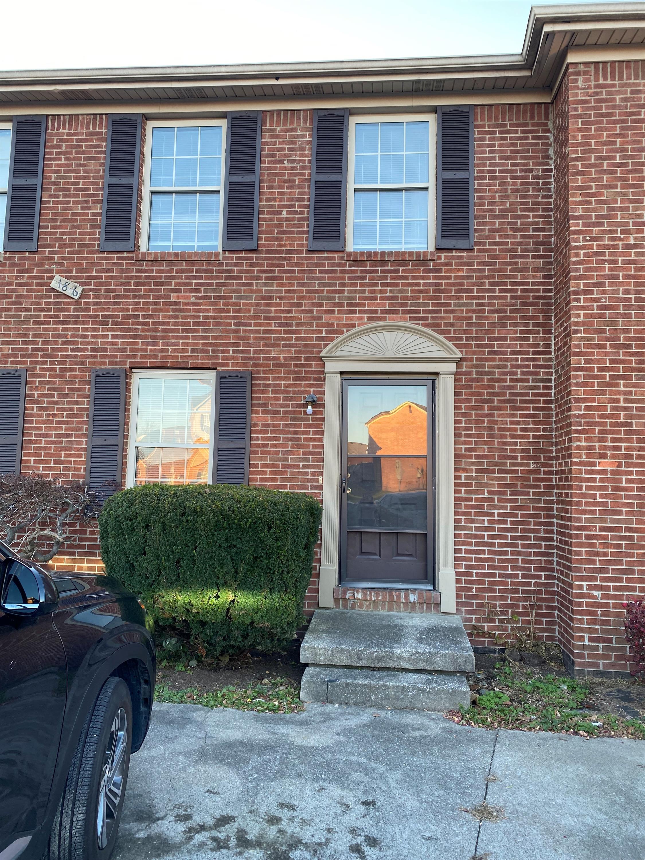 186 S. Killarney